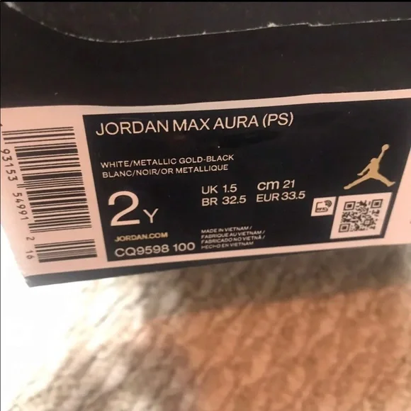 NWT air Jordan Max aura white size 2y - Picture 2 of 5